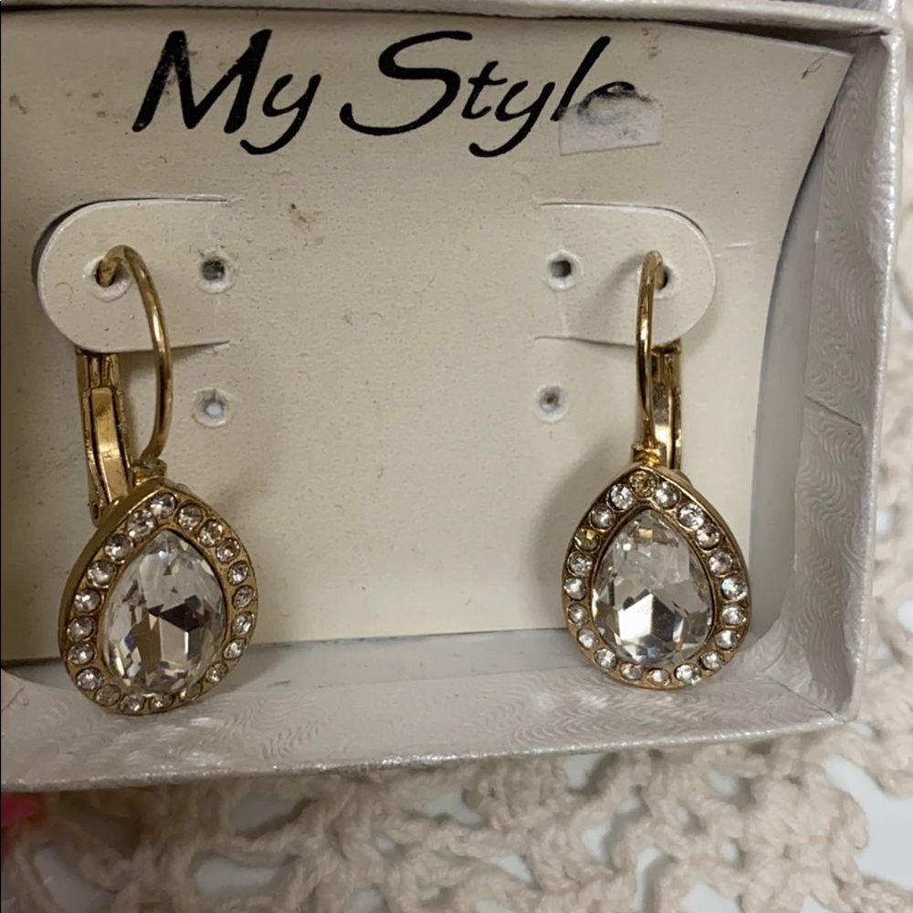 Gorgeous Crystal pierced earrings